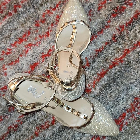 Shoes - Picture 4 of 4